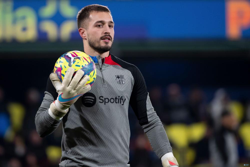  布雷斯特门将超神扑救零封巴黎  